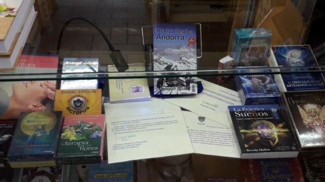 El nuevo libro de Joaquín Abad llega a las librerías con cartas escritas con tinta invisible